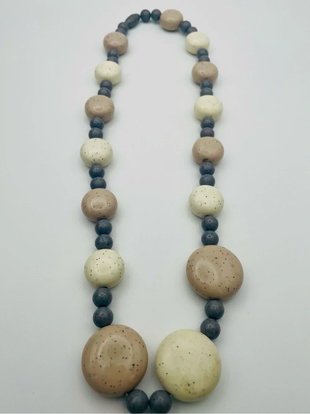 Vintage Avon “Sand Pebbles” Speckled Bead Necklace Cream, Taupe, and Gray. 22 in
